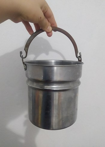 Metal Saplı Klasik Kova