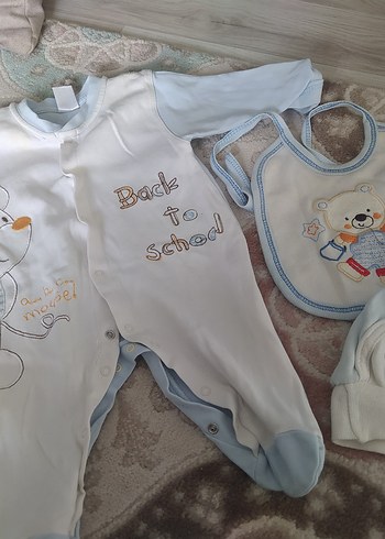 Düğmeli Beyaz Bebek Tulumu ve Önlük - Görsel 2