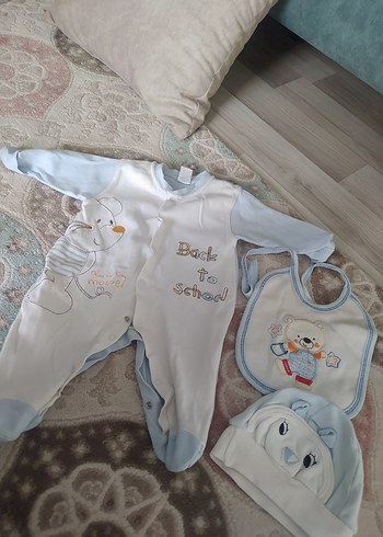 Düğmeli Beyaz Bebek Tulumu ve Önlük - Görsel 3