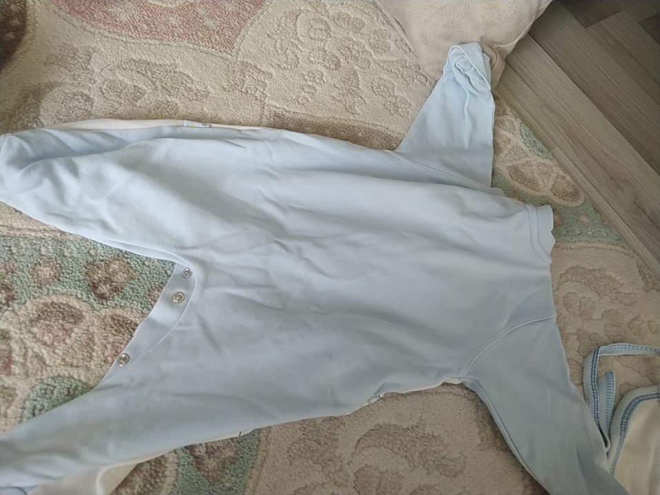 Düğmeli Beyaz Bebek Tulumu ve Önlük - Görsel 5