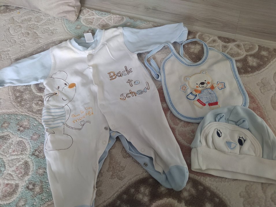 Düğmeli Beyaz Bebek Tulumu ve Önlük - Görsel 2