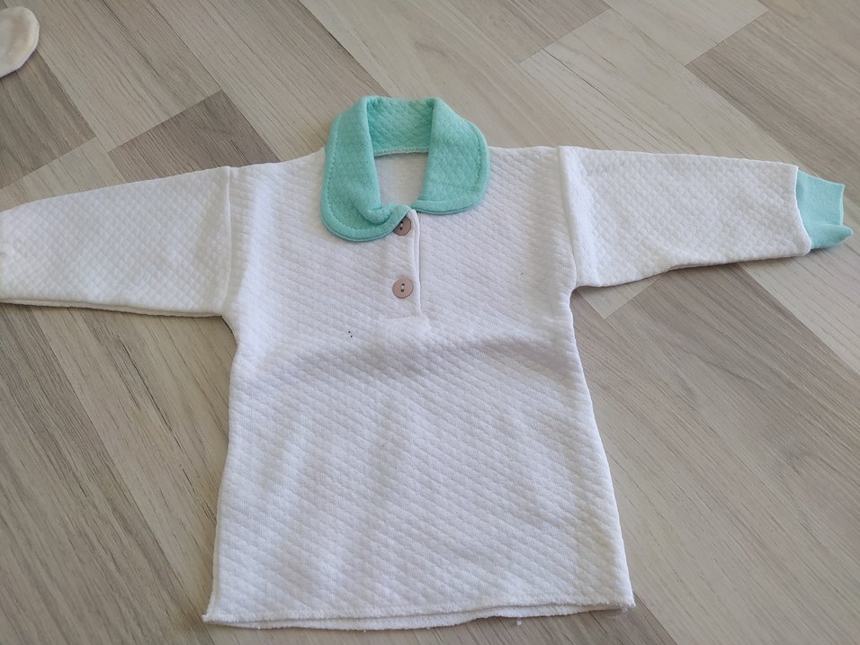 Bebek Erkek Beyaz Düğmeli Uzun Kollu Hastane Kıyafeti ve pjamasi - Görsel 3