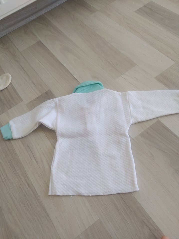 Bebek Erkek Beyaz Düğmeli Uzun Kollu Hastane Kıyafeti ve pjamasi - Görsel 2