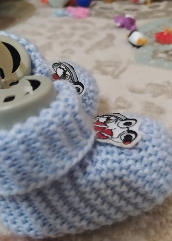 Nakışlı Mavi Örgü Erkek Bebek Patik yeni - Görsel 3