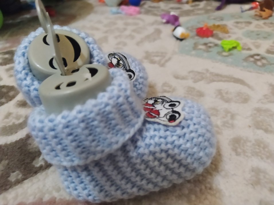 Nakışlı Mavi Örgü Erkek Bebek Patik yeni - Görsel 3