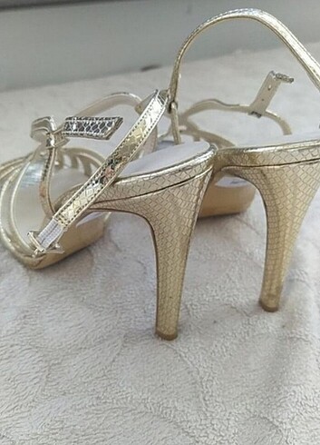 38 Beden Nine West gold stiletto 