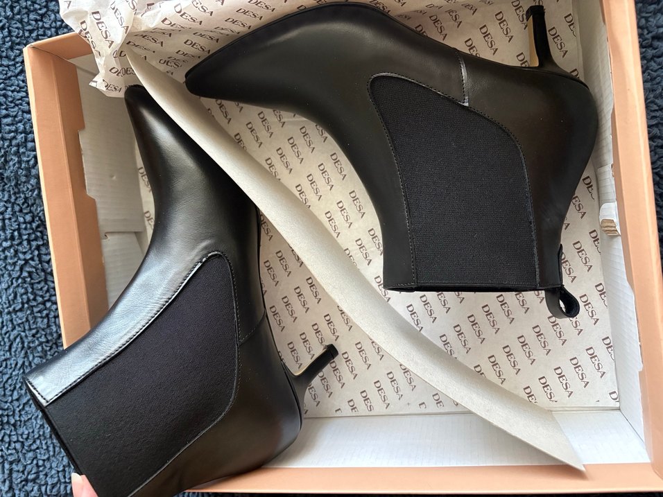 Kadın Siyah Deri Sivri Burunlu Topuklu Bot - Görsel 2