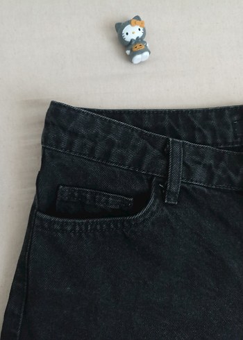 38 Beden Siyah Denim Yırtık Mini Şort