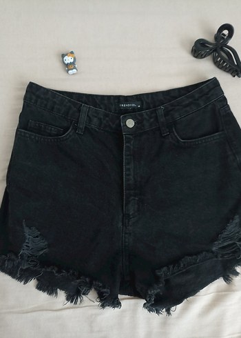 Siyah Denim Yırtık Mini Şort