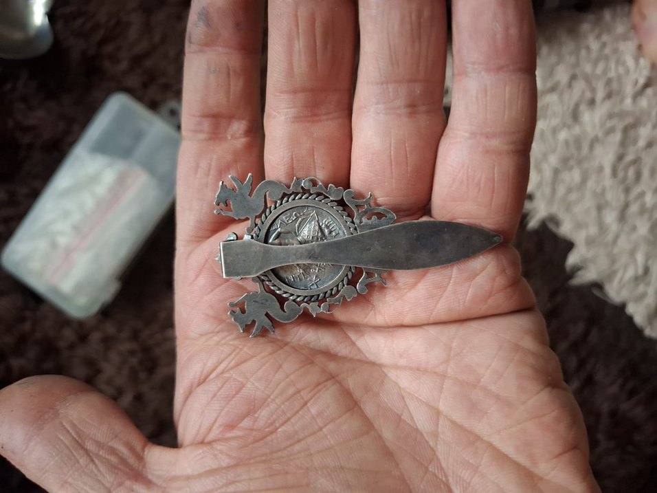 Vintage Gri Düğmeli Kadın Broş - Görsel 2