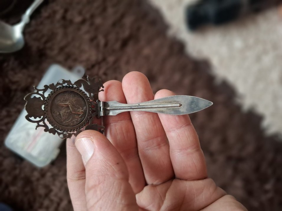 Vintage Gri Düğmeli Kadın Broş - Görsel 5