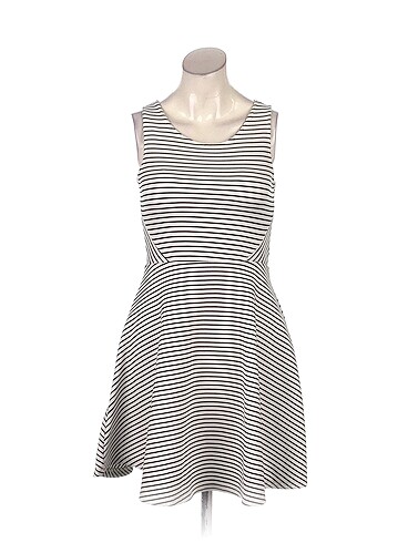 PreLoved Kısa Elbise %70 İndirimli.