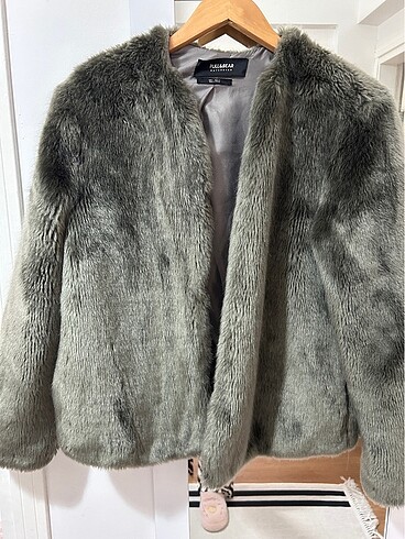 Pull and Bear Kürk defosu yok çok az giyildi