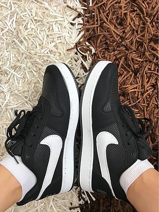 Siyah Nike ayakkabı