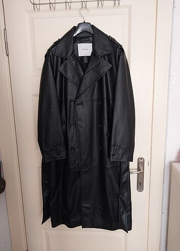 Bershka suni deri trenckot