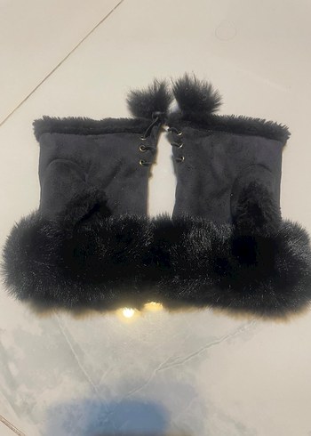 Kürk Detaylı Siyah Gotik Kadın Eldiven - Görsel 2