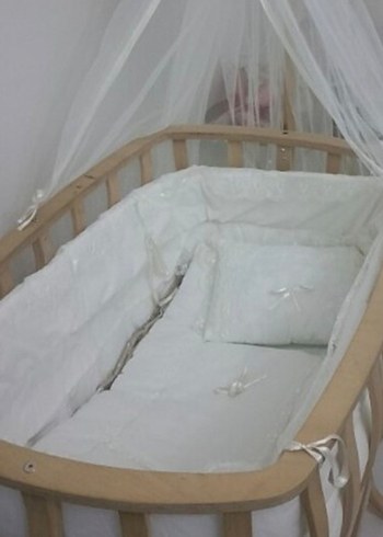 Beyaz Ahşap Bebek Beşiği