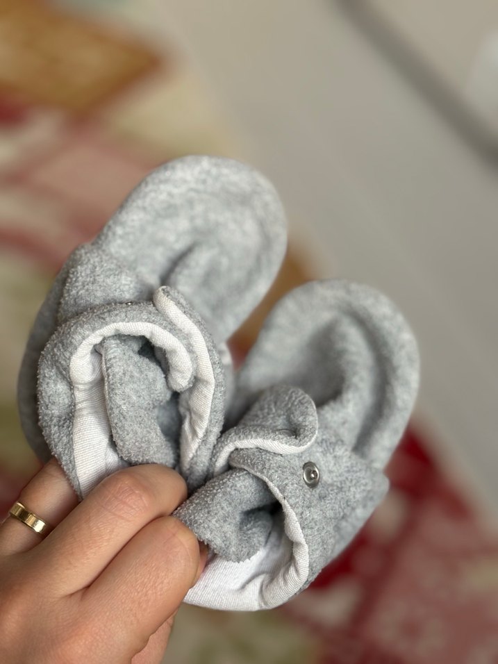 Düğmeli Erkek Çocuk Gri Sıcak Terlik - Görsel 4