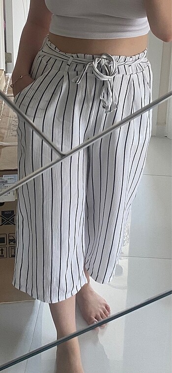 Beyaz pantolon kapri