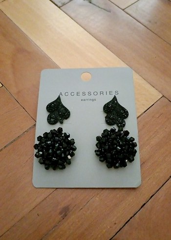 Accessorize Siyah Nakışlı ve Boncuklu Mini Küpe Seti