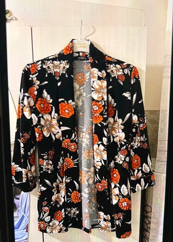 Çiçek Desenli Düğmeli Midi Kimono