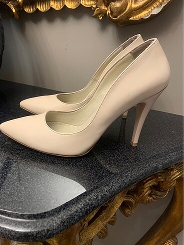 nude stiletto