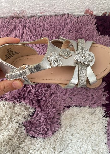 26 Beden H&M Kız Çocuk Gri Çiçekli Kürklü Sandalet