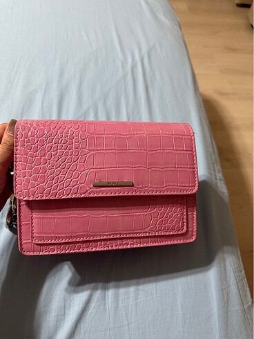 BERSHKA PEMBE ÇANTA