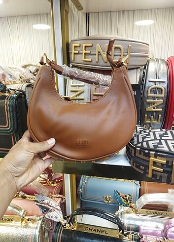 Fendi yazılı çanta 