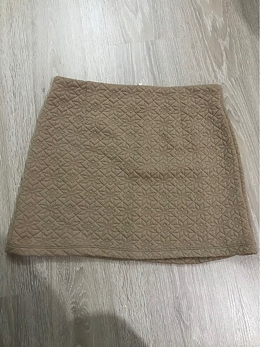 Kısa kabartma desenli etek