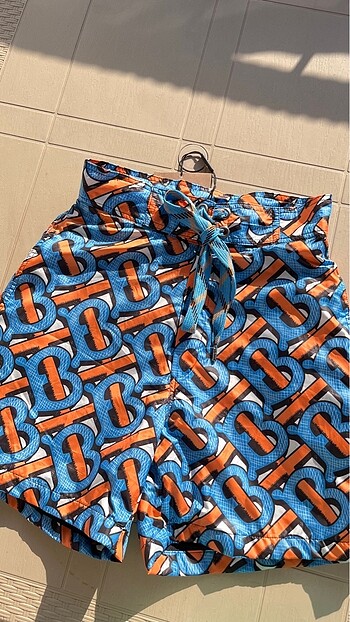Burberry deniz şortu