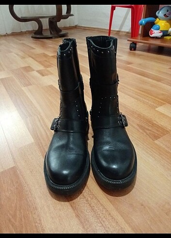 39 Beden Derimod marka 39 numara