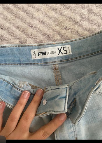 Pastel Mavi Mini Batik Desenli Kot Şort - Görsel 2