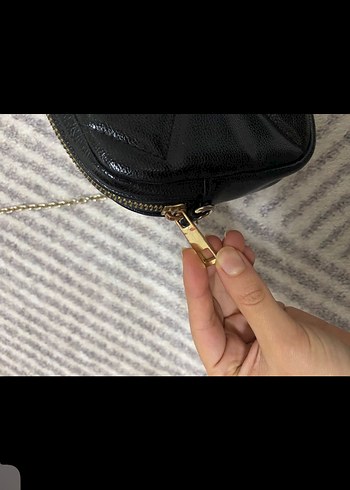 Zincir Detaylı Siyah Yılan Desenli Deri Çanta - Görsel 2