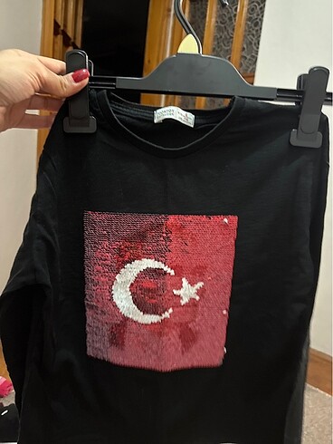 Diğer Tşört Atatürk ve Türk bayrağı temalı