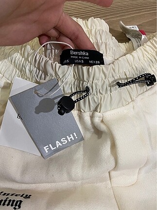 s Beden beyaz Renk Bershka beyaz reflektör detaylı eşofman altı