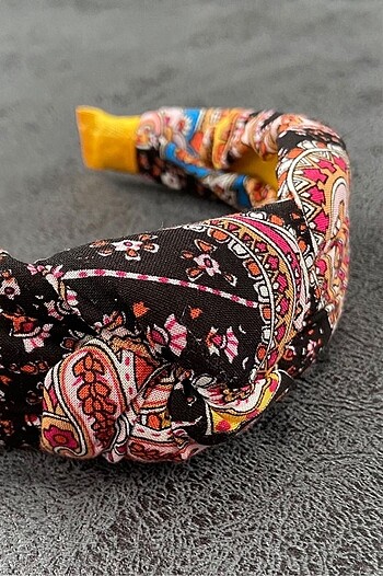  Beden siyah Renk Siyah Etnik Desenli Düğümlü Taç
