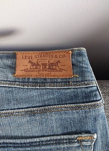 38 Beden LEVİS 571 SLIM FİT KOT PANTOLON