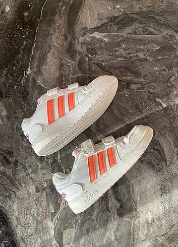 Orijinal adidas