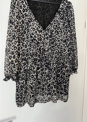 Leopar Desenli V Yakalı  Kadın Bluz - Görsel 3