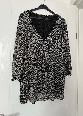 Leopar Desenli V Yakalı  Kadın Bluz - Görsel 4