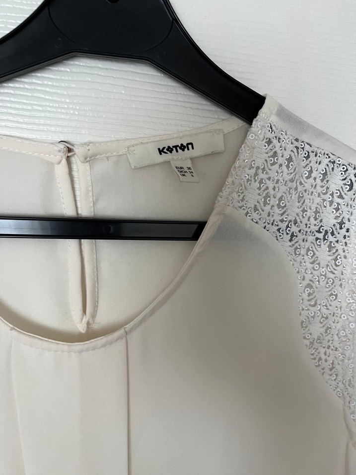 Dantel Detaylı Beyaz Kolsuz Bluz - Görsel 4