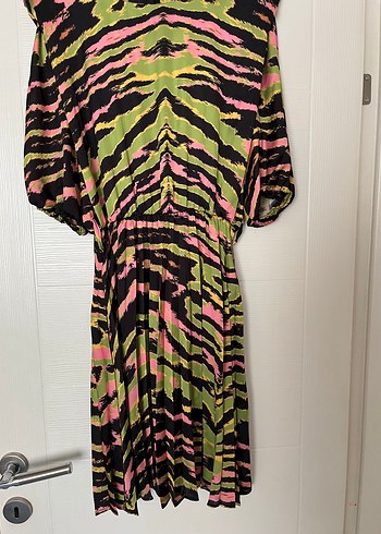 Pileli elbise - Görsel 3