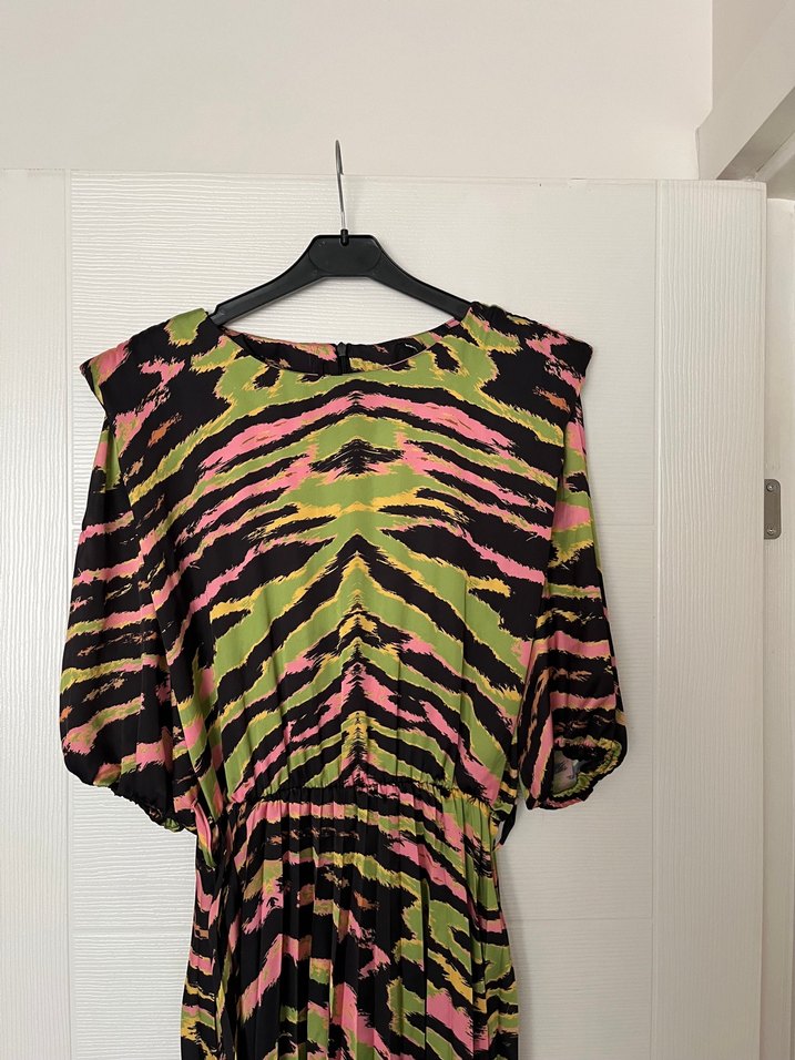 Pileli elbise - Görsel 2