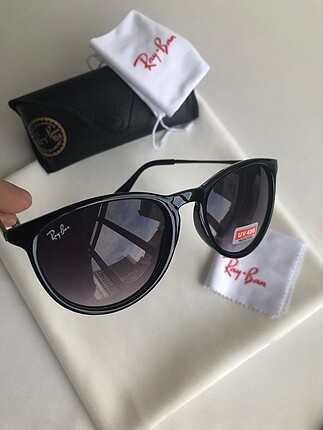 RAY BAN