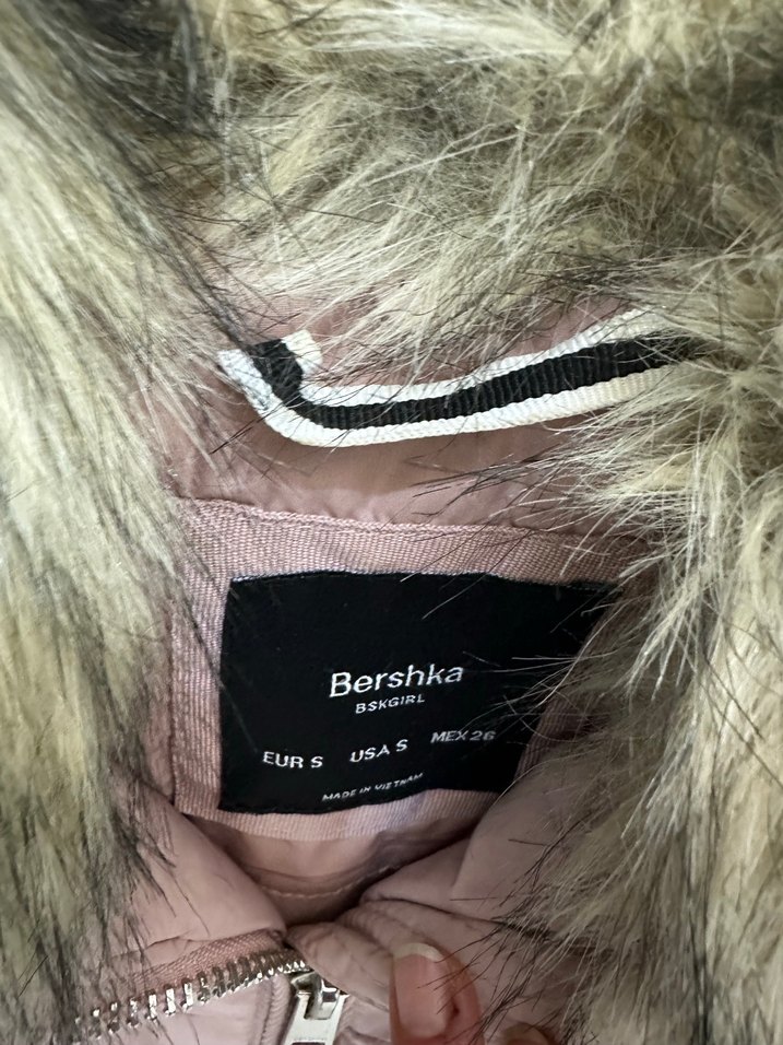 BershkaKürklü Bej Mini Kadın Kışlık Mont - Görsel 4
