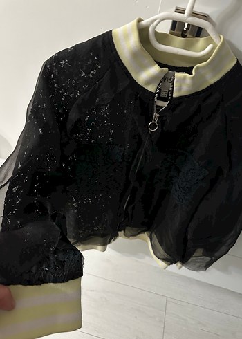 Twist Siyah Dantel Detaylı  Mini Ceket - Görsel 2