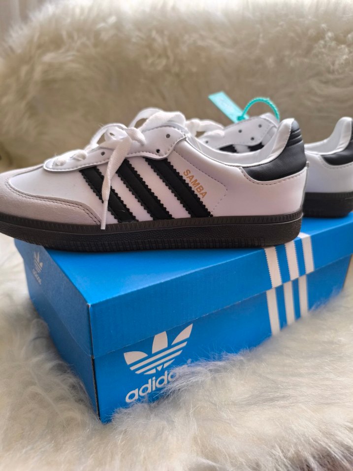 Beyaz Adidas Kadın ve Converse - Görsel 2