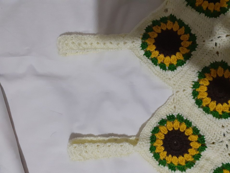 ay çiçeği motifli bluz - Görsel 4