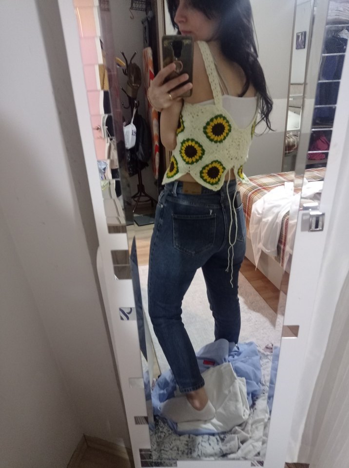 ay çiçeği motifli bluz - Görsel 2